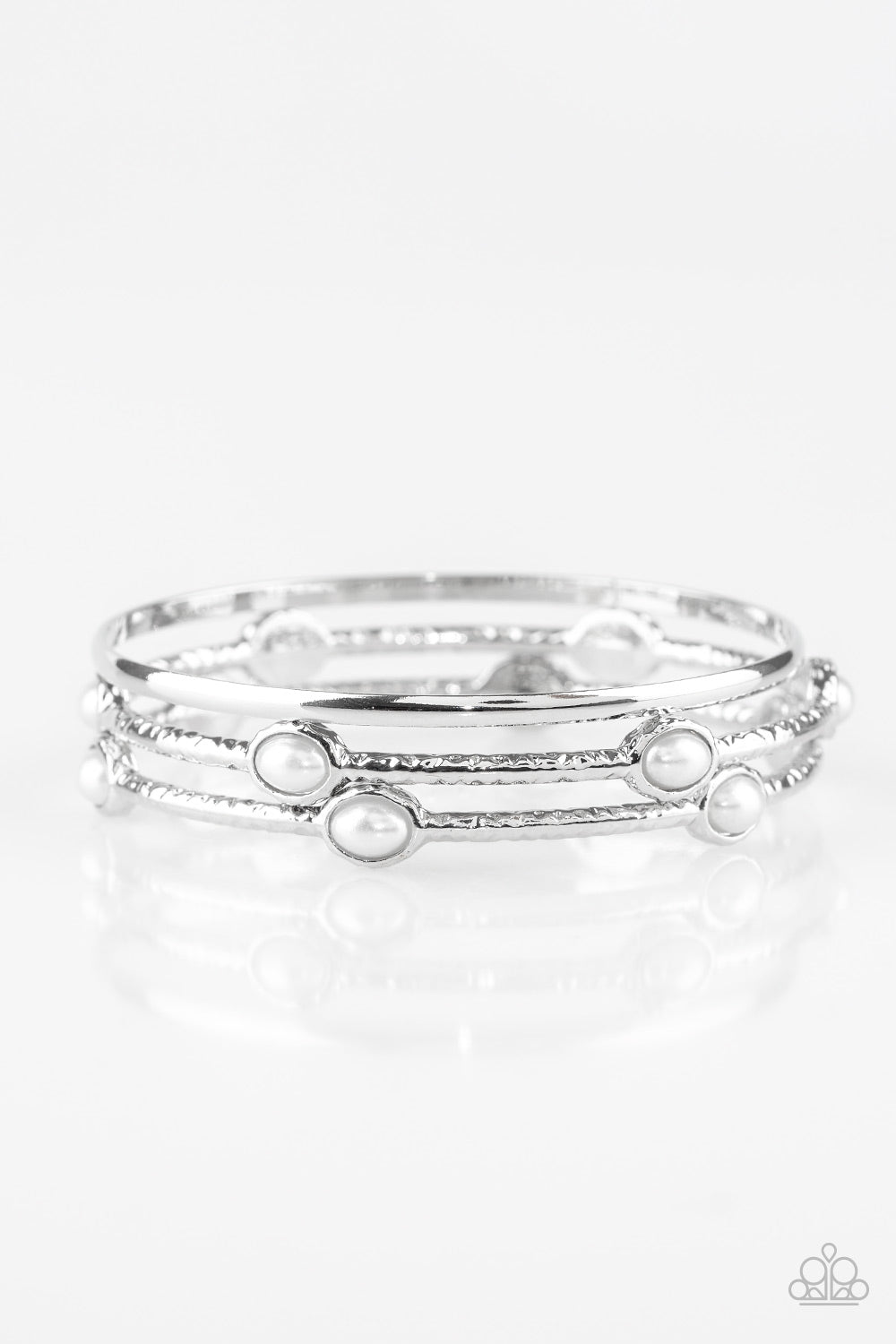 Paparazzi Bangle Belle - White