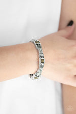 Load image into Gallery viewer, Paparazzi Totally Traveler - Green Bracelet
